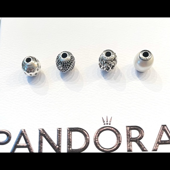 Pandora charm bracelet - Picture 6 of 8